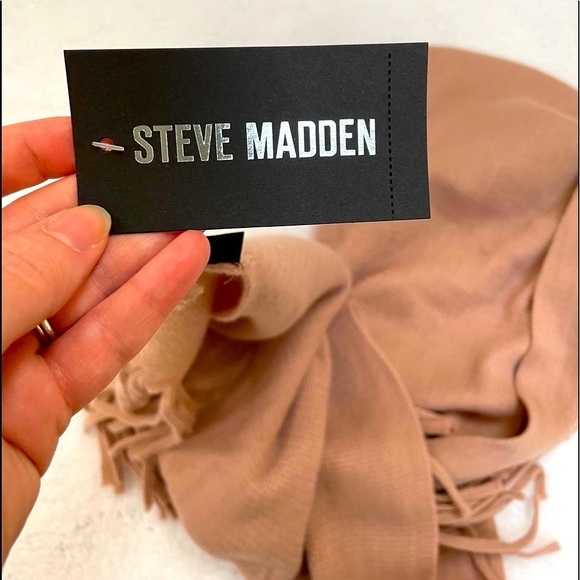 Steve Madden blush colored scarf - Picture 2 of 7